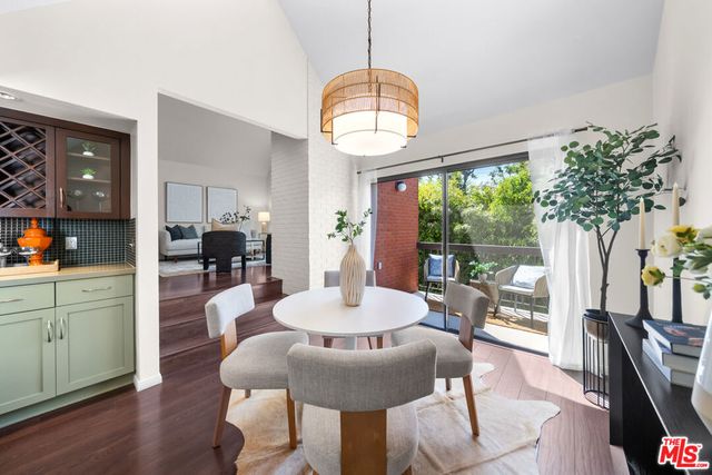 835 S Lucerne Boulevard 310, Los Angeles, CA 90005