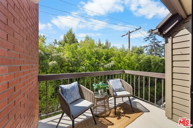 835 S Lucerne Boulevard 310, Los Angeles, CA 90005