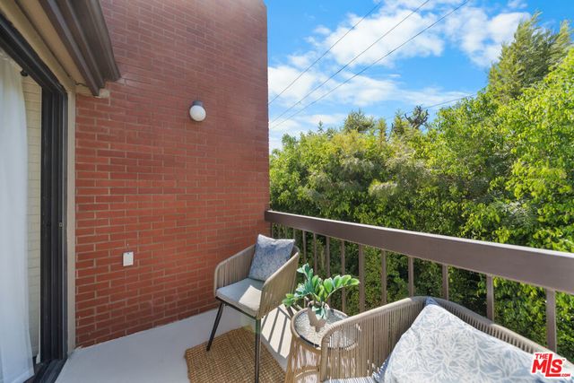 835 S Lucerne Boulevard 310, Los Angeles, CA 90005