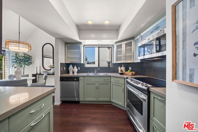 835 S Lucerne Boulevard 310, Los Angeles, CA 90005