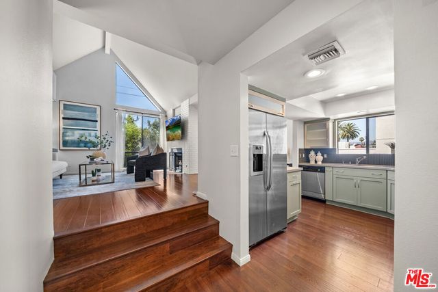 835 S Lucerne Boulevard 310, Los Angeles, CA 90005