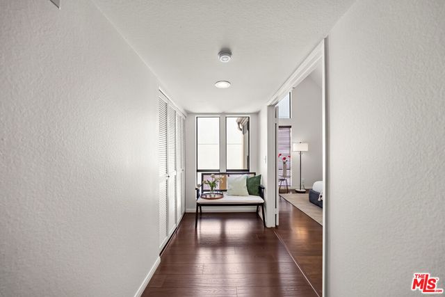 835 S Lucerne Boulevard 310, Los Angeles, CA 90005