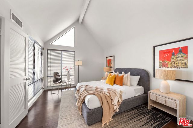 835 S Lucerne Boulevard 310, Los Angeles, CA 90005