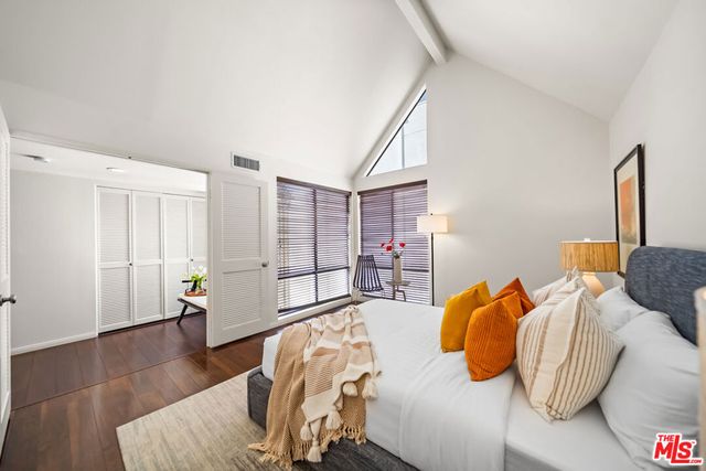 835 S Lucerne Boulevard 310, Los Angeles, CA 90005