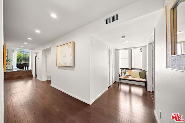 835 S Lucerne Boulevard 310, Los Angeles, CA 90005