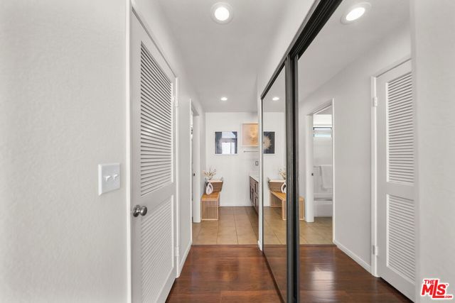 835 S Lucerne Boulevard 310, Los Angeles, CA 90005