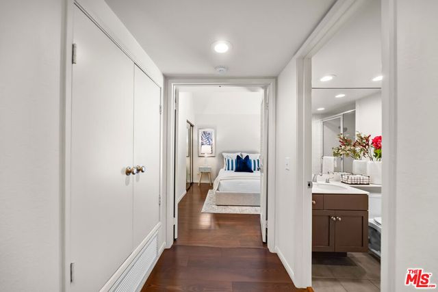 835 S Lucerne Boulevard 310, Los Angeles, CA 90005