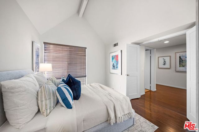 835 S Lucerne Boulevard 310, Los Angeles, CA 90005