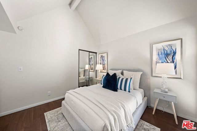 835 S Lucerne Boulevard 310, Los Angeles, CA 90005
