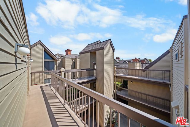 835 S Lucerne Boulevard 310, Los Angeles, CA 90005