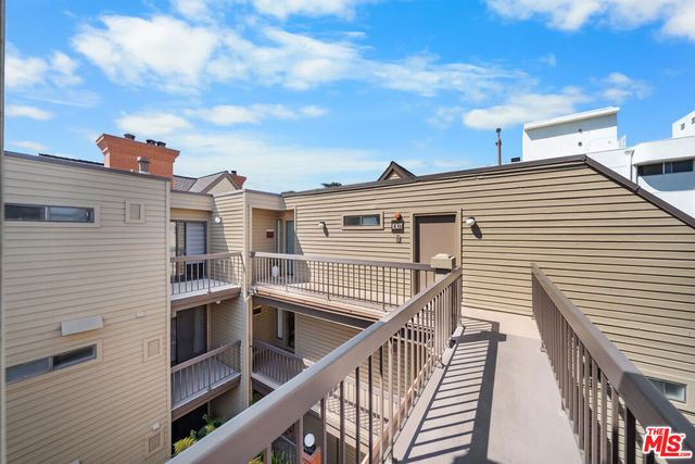 835 S Lucerne Boulevard 310, Los Angeles, CA 90005