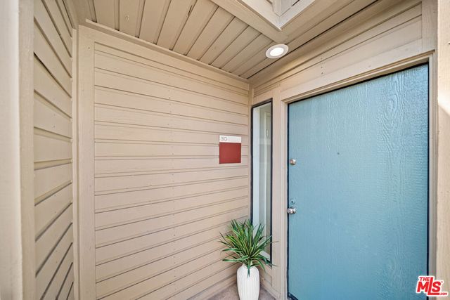 835 S Lucerne Boulevard 310, Los Angeles, CA 90005