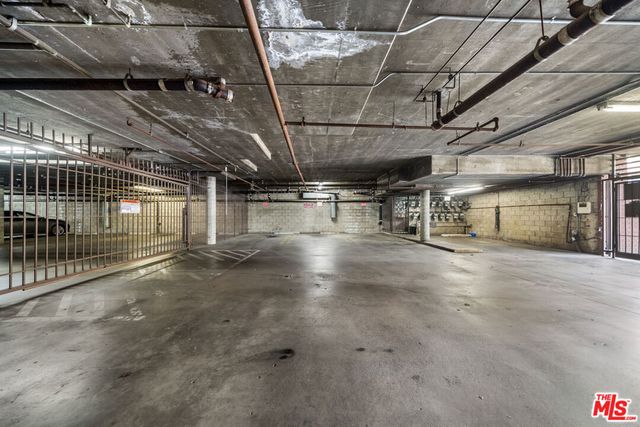 835 S Lucerne Boulevard 310, Los Angeles, CA 90005