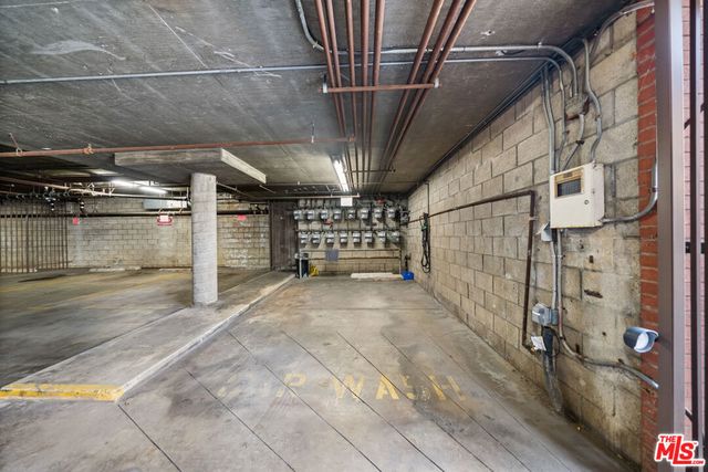 835 S Lucerne Boulevard 310, Los Angeles, CA 90005