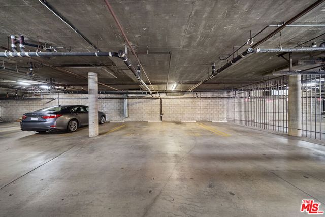 835 S Lucerne Boulevard 310, Los Angeles, CA 90005