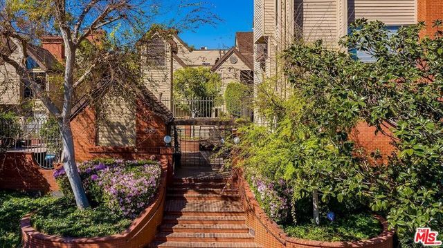 835 S Lucerne Boulevard 310, Los Angeles, CA 90005