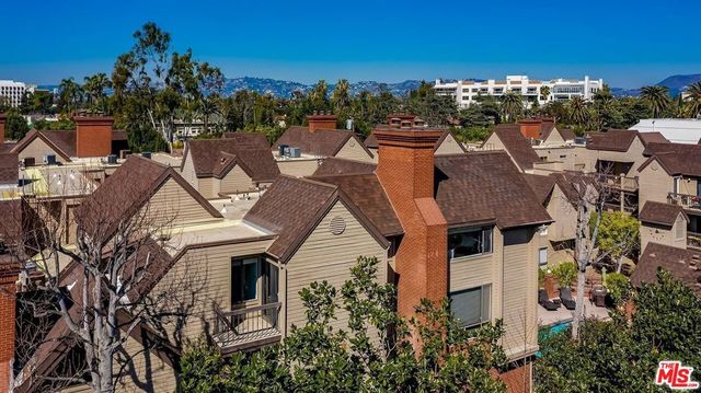 835 S Lucerne Boulevard 310, Los Angeles, CA 90005