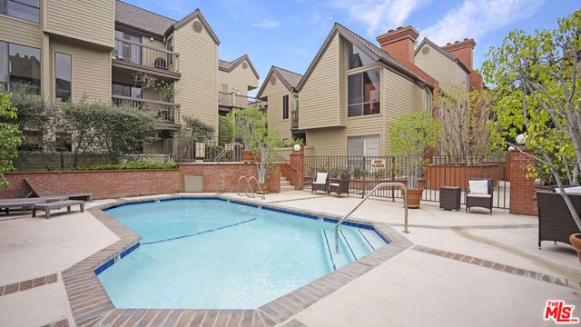 835 S Lucerne Boulevard 310, Los Angeles, CA 90005