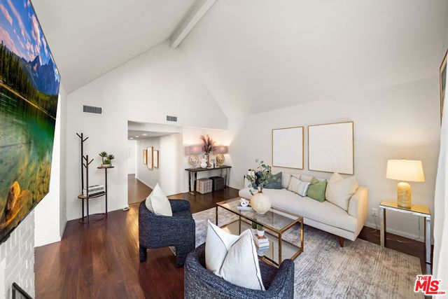 835 S Lucerne Boulevard 310, Los Angeles, CA 90005