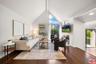 835 S Lucerne Boulevard 310, Los Angeles, CA 90005