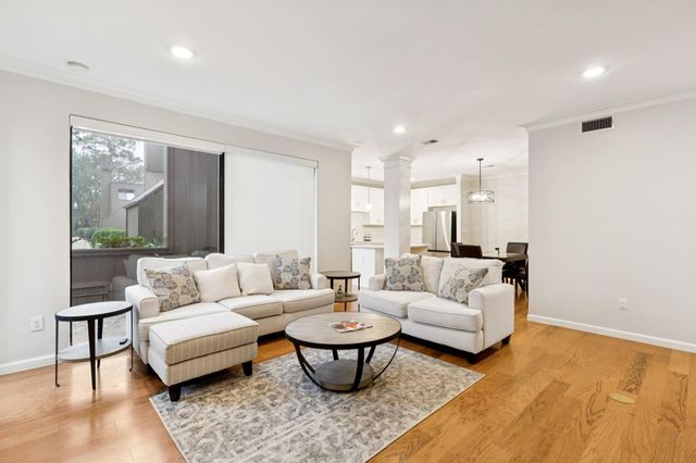 172 Litchfield Lane, Houston, TX 77024