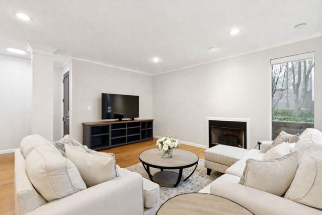 172 Litchfield Lane, Houston, TX 77024