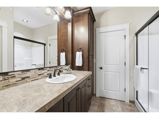 16723 BONAIRE Ave, Lake Oswego, OR 97035