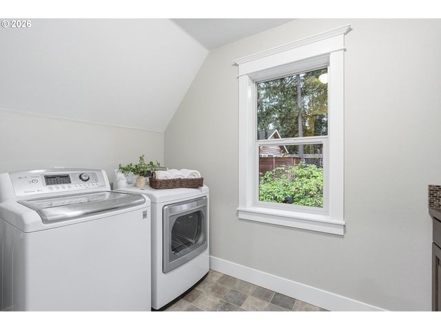 16723 BONAIRE Ave, Lake Oswego, OR 97035