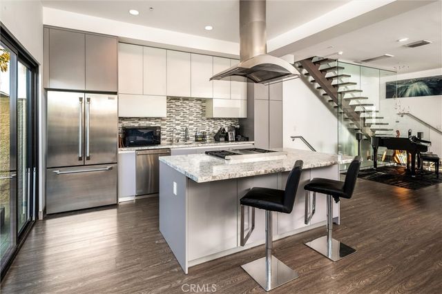 18717 Redwing, Tarzana, CA 91356