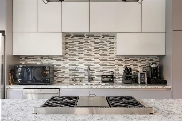 18717 Redwing, Tarzana, CA 91356