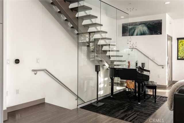 18717 Redwing, Tarzana, CA 91356