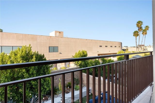 18717 Redwing, Tarzana, CA 91356