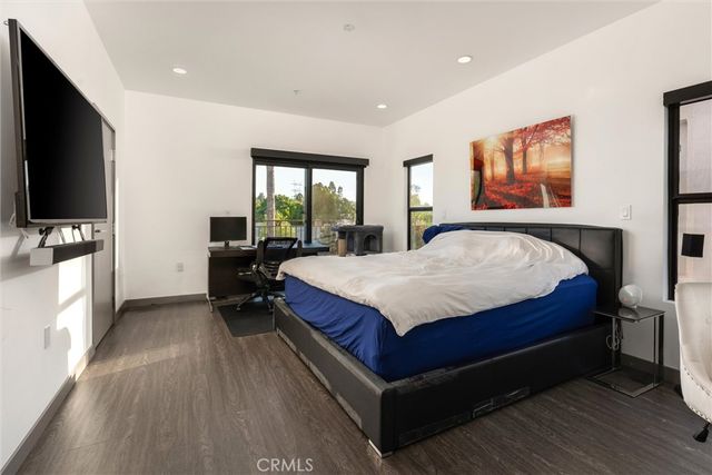18717 Redwing, Tarzana, CA 91356
