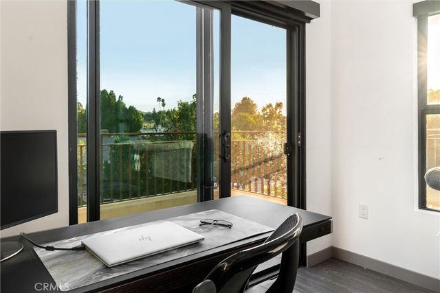 18717 Redwing, Tarzana, CA 91356