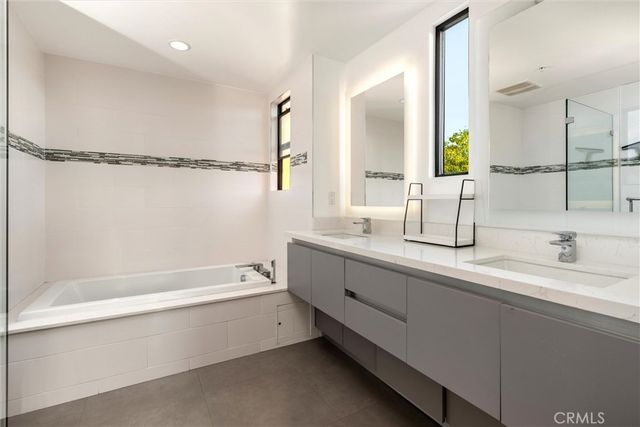 18717 Redwing, Tarzana, CA 91356