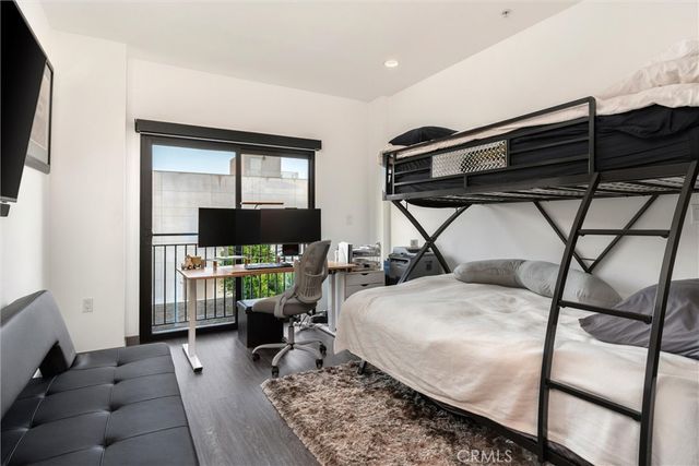 18717 Redwing, Tarzana, CA 91356