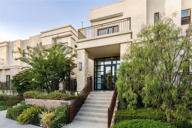 18717 Redwing, Tarzana, CA 91356