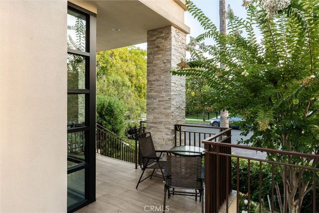 18717 Redwing, Tarzana, CA 91356