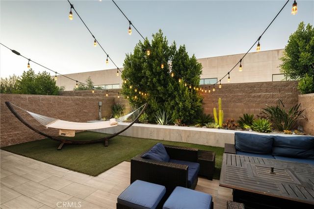 18717 Redwing, Tarzana, CA 91356