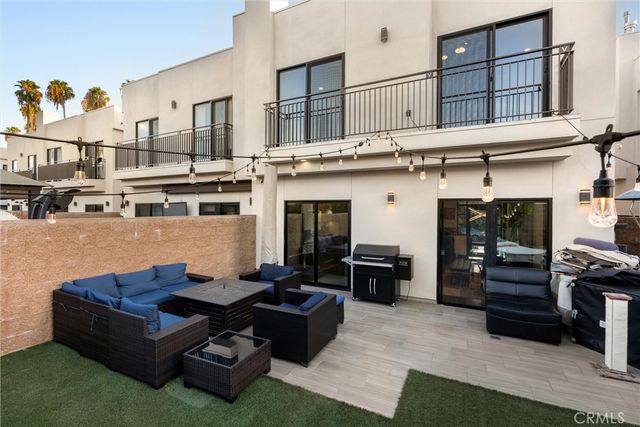 18717 Redwing, Tarzana, CA 91356