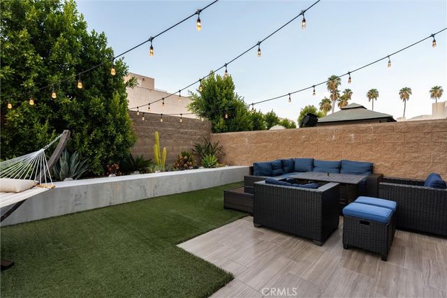 18717 Redwing, Tarzana, CA 91356