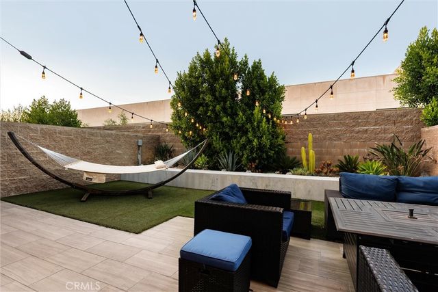 18717 Redwing, Tarzana, CA 91356