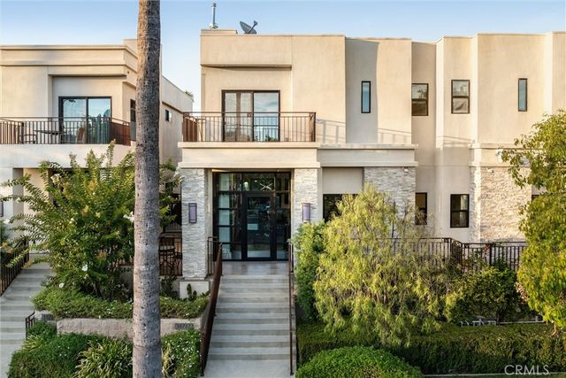 18717 Redwing, Tarzana, CA 91356