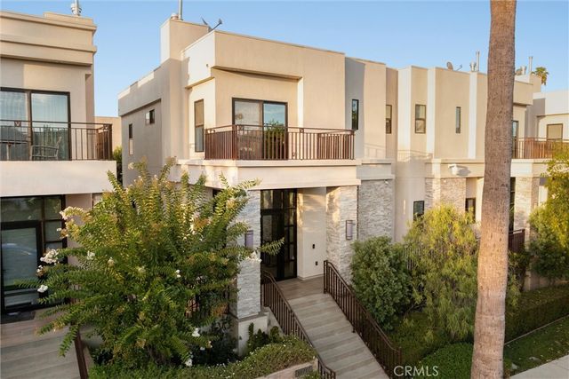 18717 Redwing, Tarzana, CA 91356