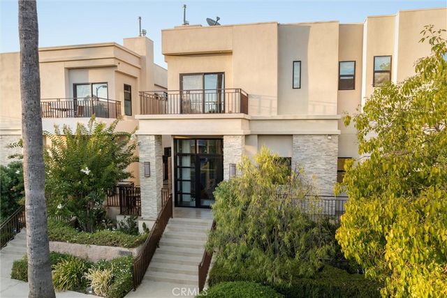 18717 Redwing, Tarzana, CA 91356