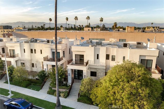 18717 Redwing, Tarzana, CA 91356