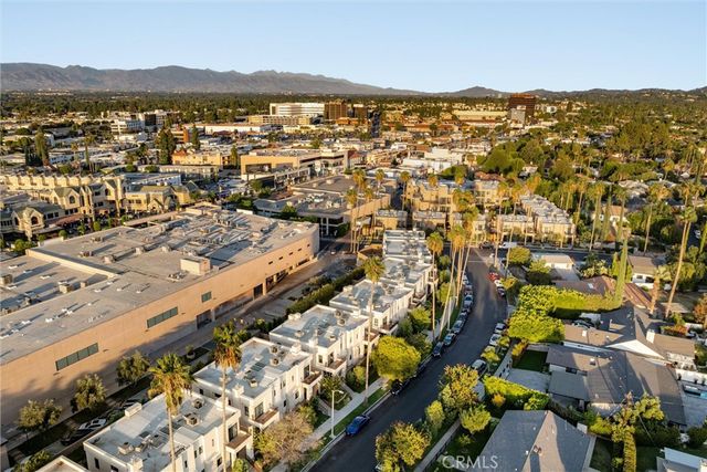 18717 Redwing, Tarzana, CA 91356