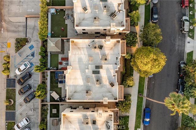 18717 Redwing, Tarzana, CA 91356