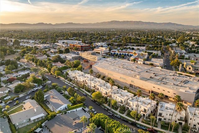 18717 Redwing, Tarzana, CA 91356