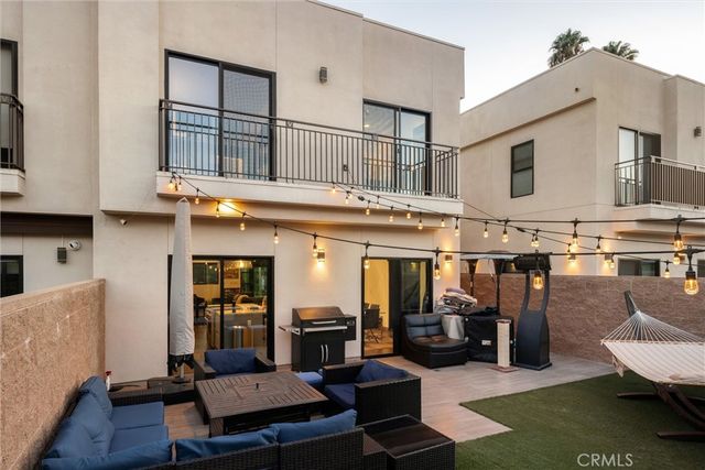 18717 Redwing, Tarzana, CA 91356